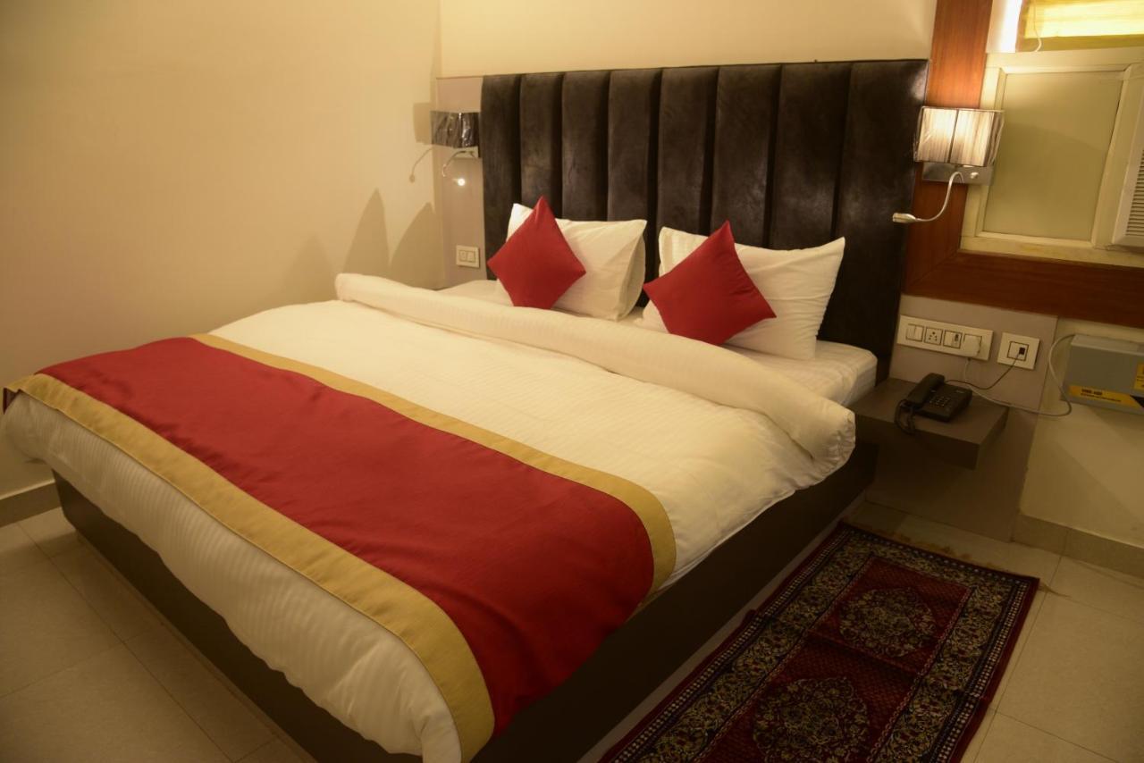 Hotel Le Cypress Bareilly Exterior foto